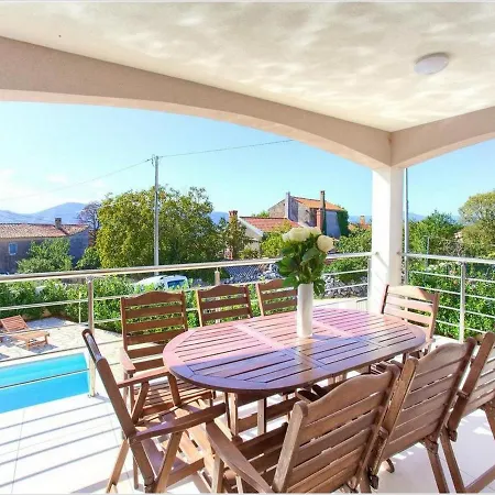 Isabella Villa Linardići